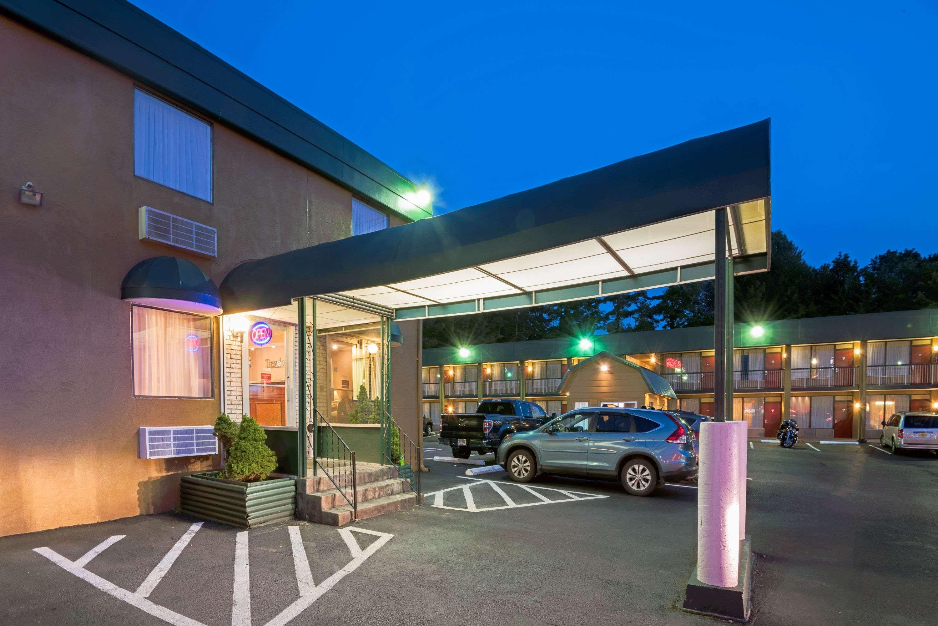 Travelodge By Wyndham Beckley Bagian luar foto